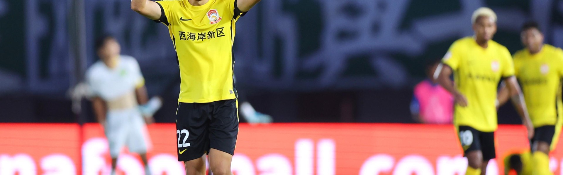 柠檬体育直播-德转：杨希转会上海海港的转会费为143万欧元