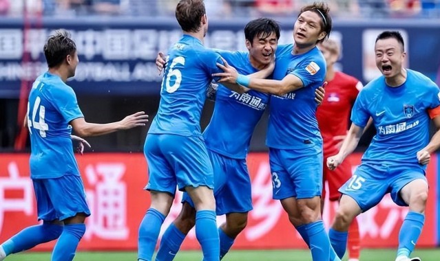 柠檬体育直播-薛庆浩留在申花冬训后，他本赛季还能坐稳球队主力吗，引发热议